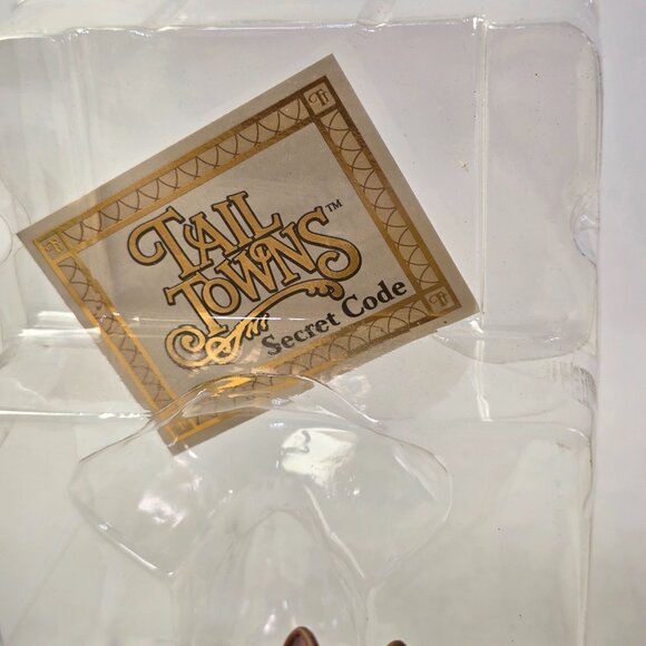 Tail Towns Friends FLORIST Gathering Flowers Figurine Squirrel Chipmunk GANZ - Picture 9 of 11